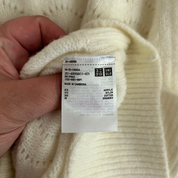 NWOT Uniqlo soft off-white sweater with scalloped knit pattern - Picture 5 of 5